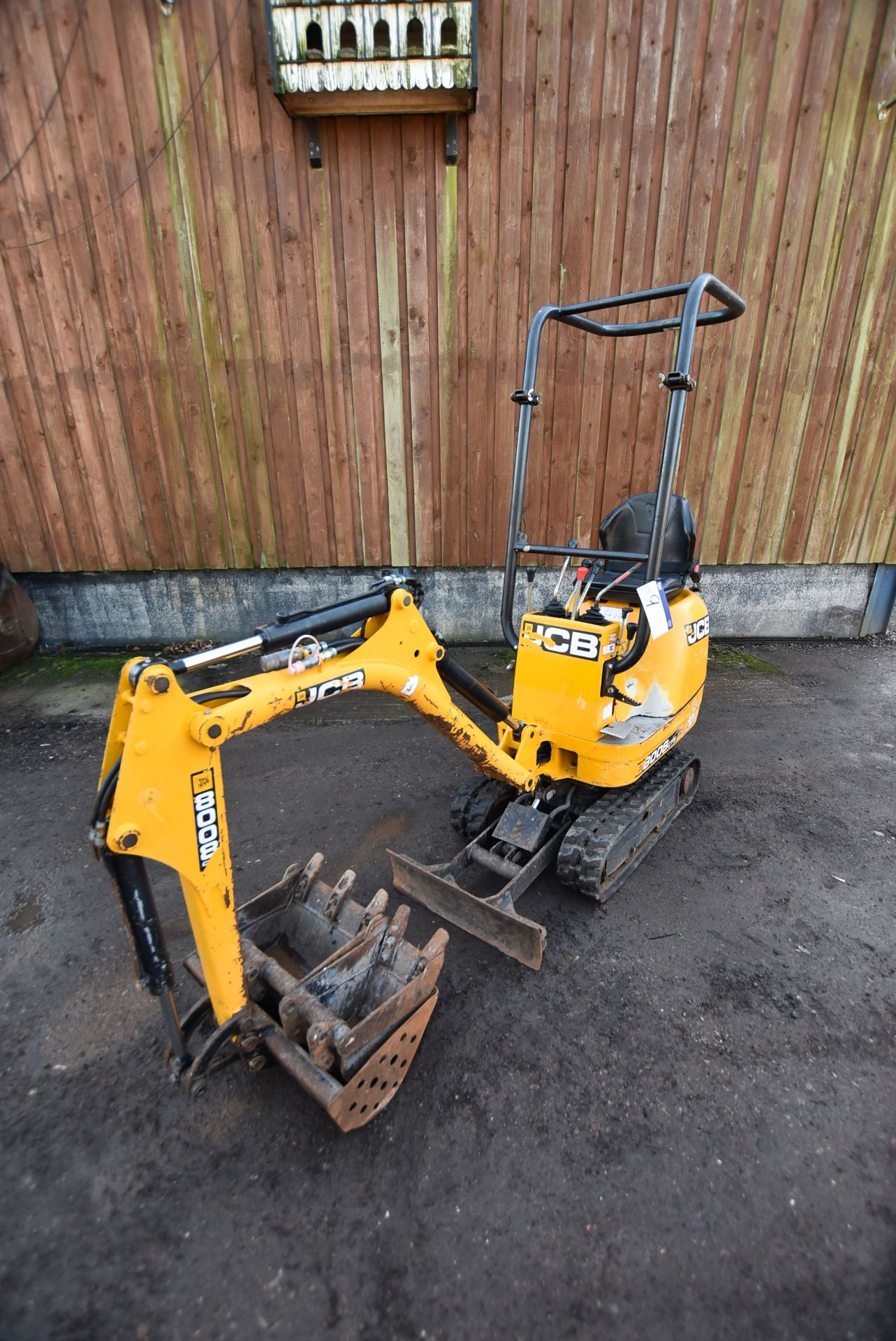 JCB 8008 CTS 950kg TRACKED COMPACT EXCAVATOR, serial no. 02410775, year of manufacture 2015,