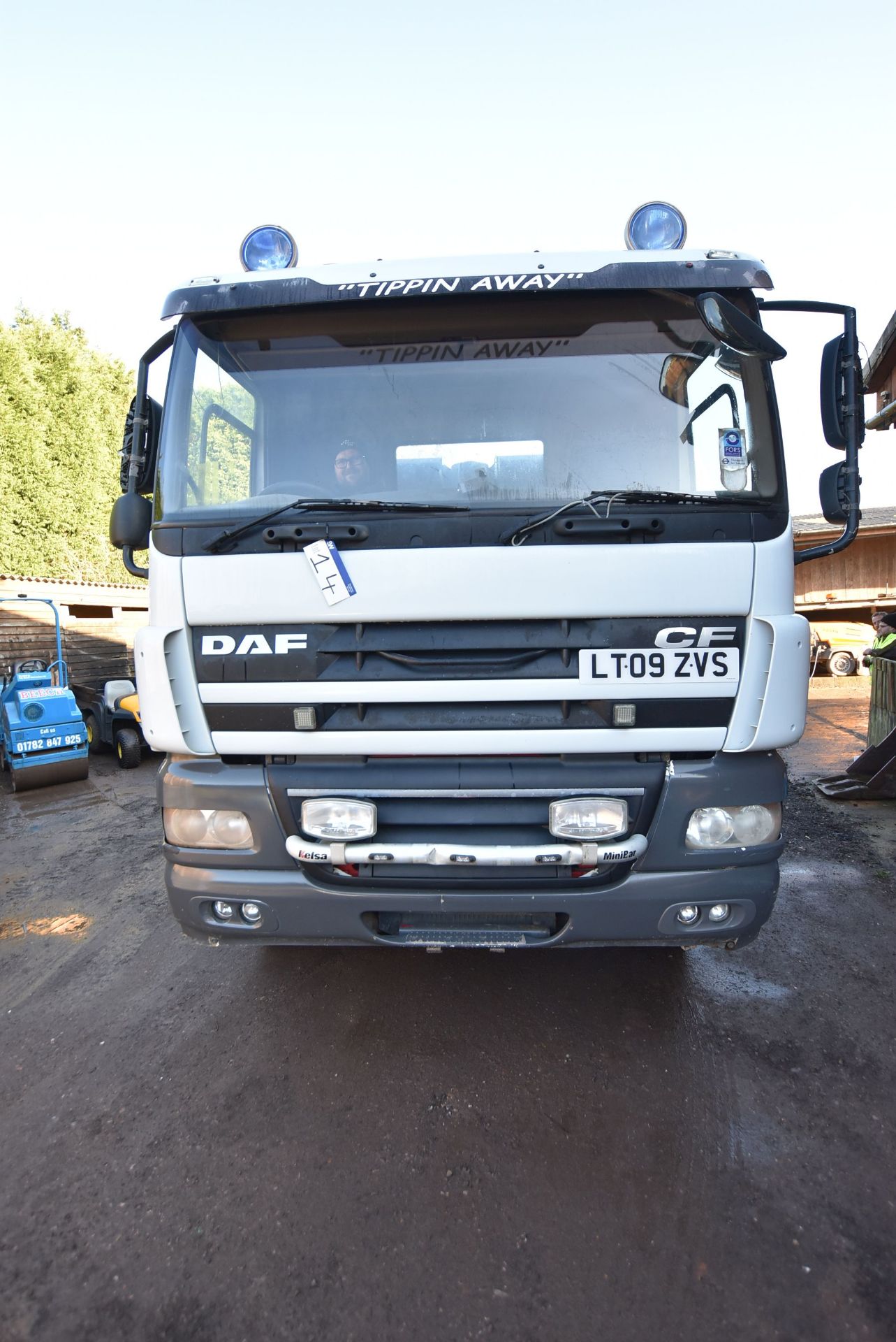 DAF CF85.360 32 tonne 8x4 TIPPER, registration no. LT09 ZVS, date first registered 06/09, test to - Image 5 of 16