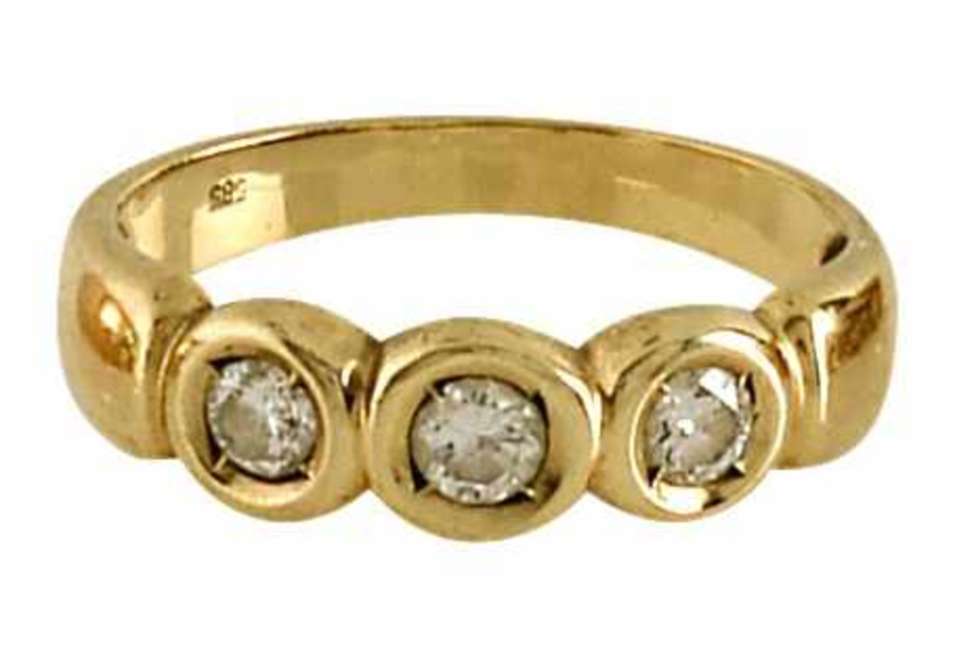 Brillantring14 K GG, Marke (585). Besetzt mit drei Brillanten, zus. ca. 0,3 ct, laut beiliegendem