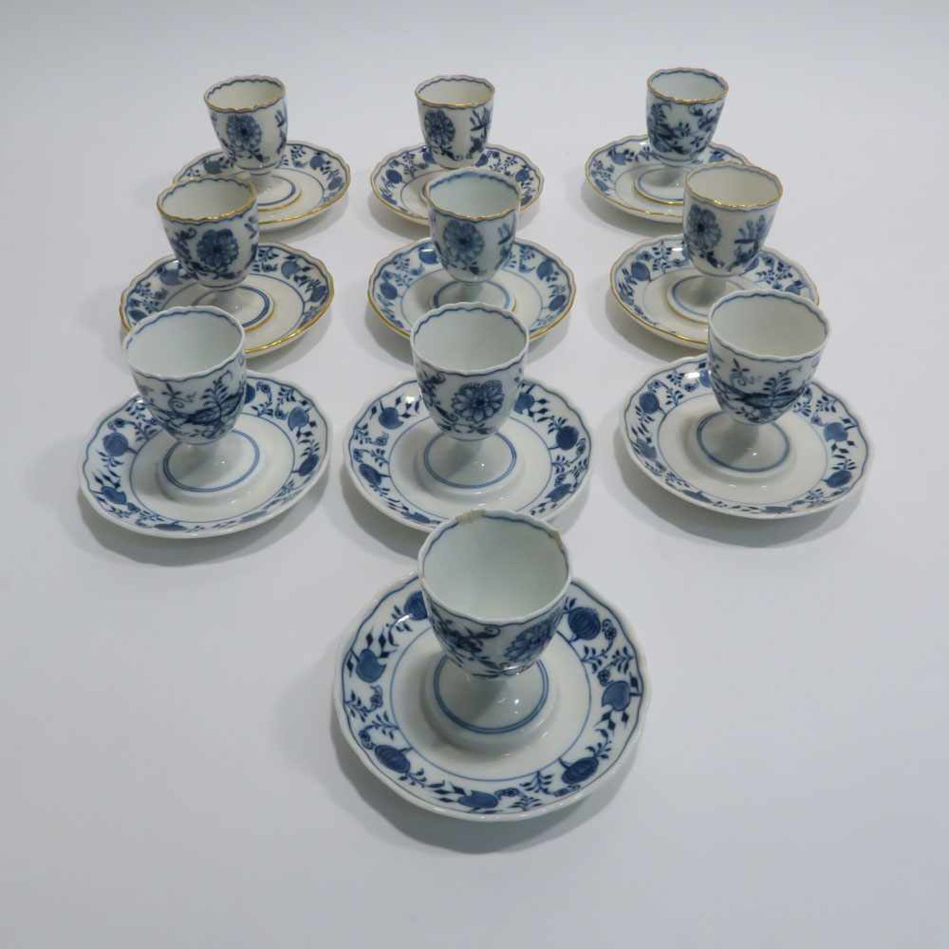 Kaffeeservice, 74tlg.Meissen, 1924 - 1933 u.a. Form überwiegend "Neuer Ausschnitt". Zwiebelmuster. - Bild 3 aus 6