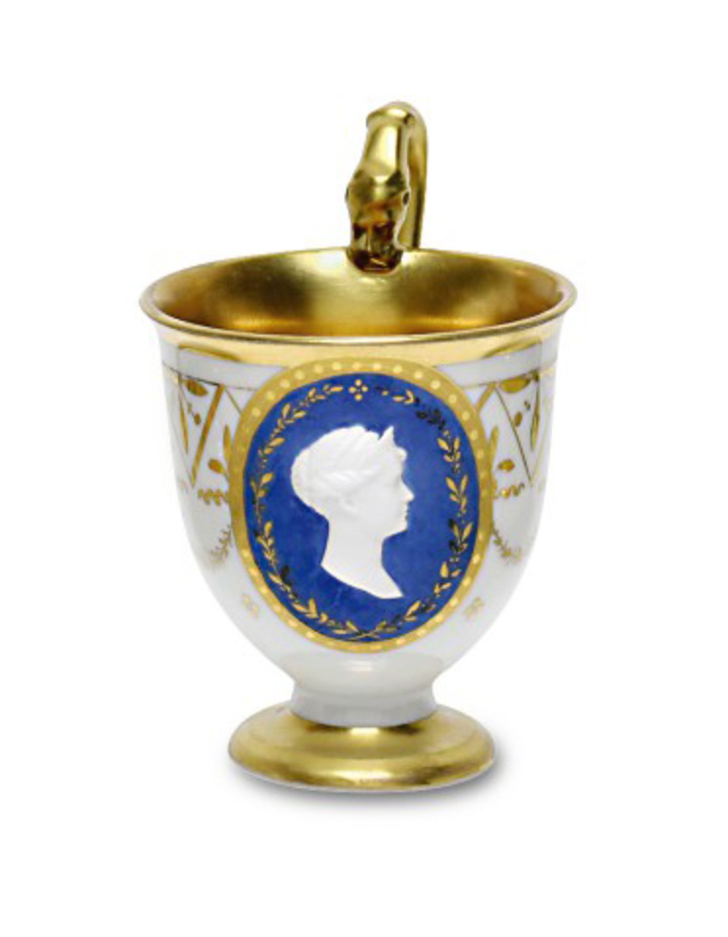 TasseNymphenburg, um 1810/15"Tasse antik No 10" mit ohrförmigem Henkel, der am Lippenra