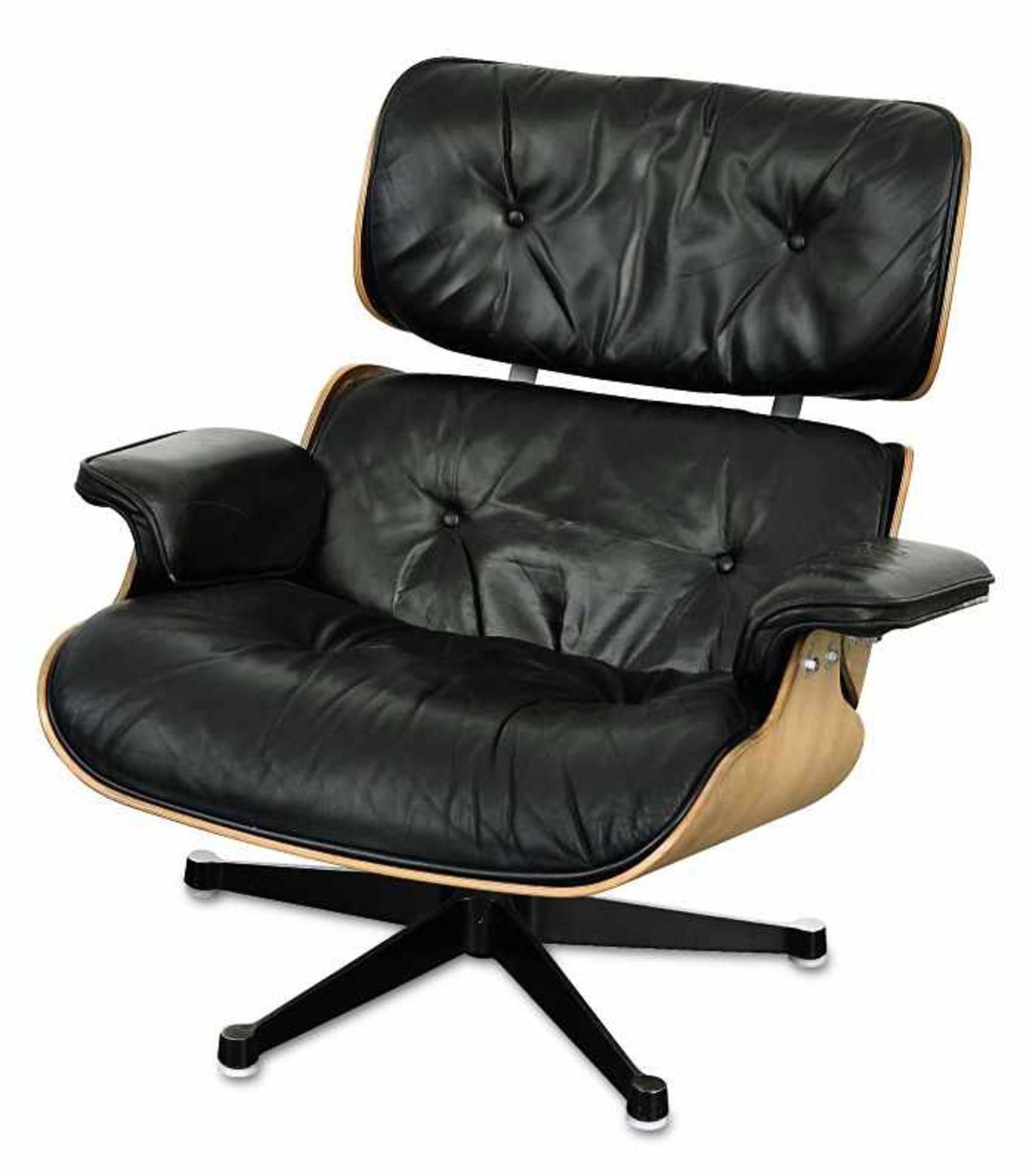 Lounge-ChairCharles &amp; Ray Eames, Entwurf 1956, Ausführung um 1970/80Nussbaum (?) fu