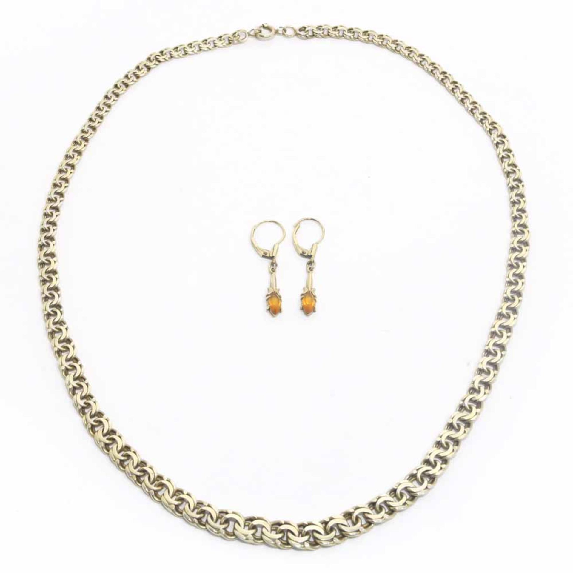 Paar Ohrringe und eine Kette8 K GG, Marken (K&L, Amerik), mit gelben Steinen bzw. Kette Silber,