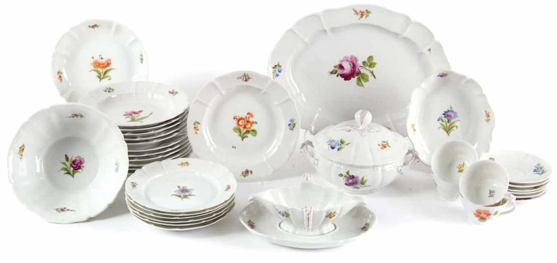 24 parts of a dinner service with floral decoration