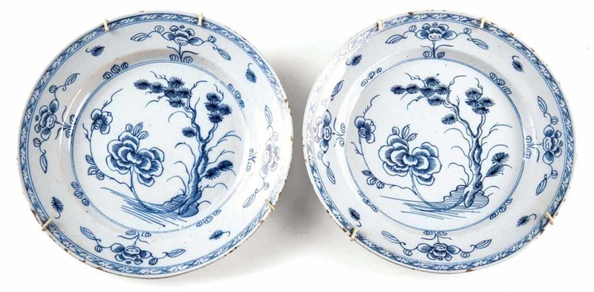 Pair of blue and white plates with Chinoiserie