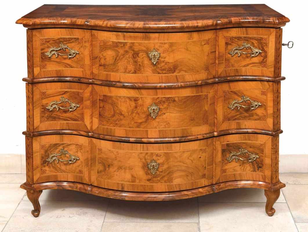 Baroque chest