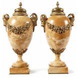 Pair of decorative vases as brûle perfumes<