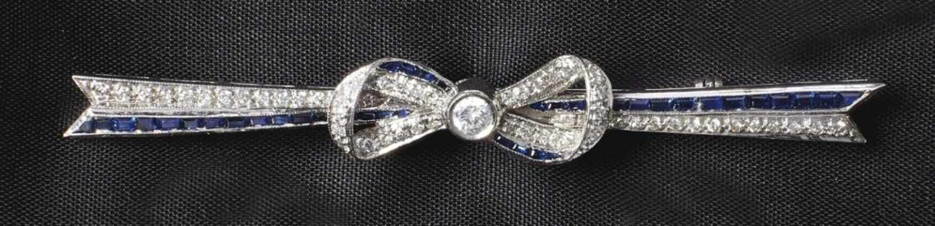 Brilliant sapphire brooch