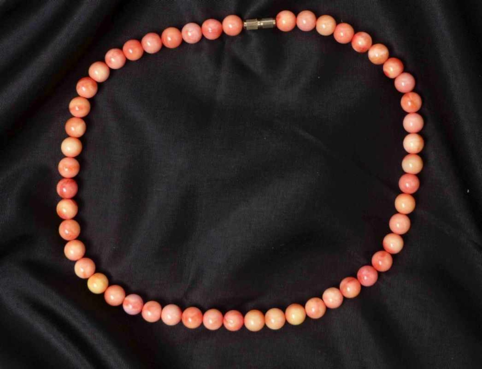 Coral necklace - Image 3 of 3