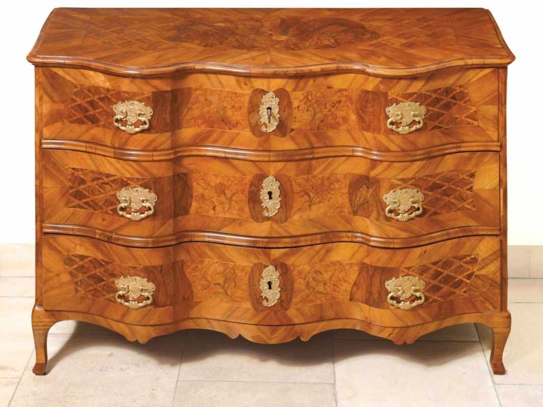 Rococo chest of drawers