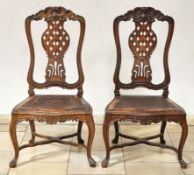 Paar Stühle im Barock-StilPortugal, 19. Jh.Auf geschwungenen, durch Kreuzsteg verbundenen Beinen und
