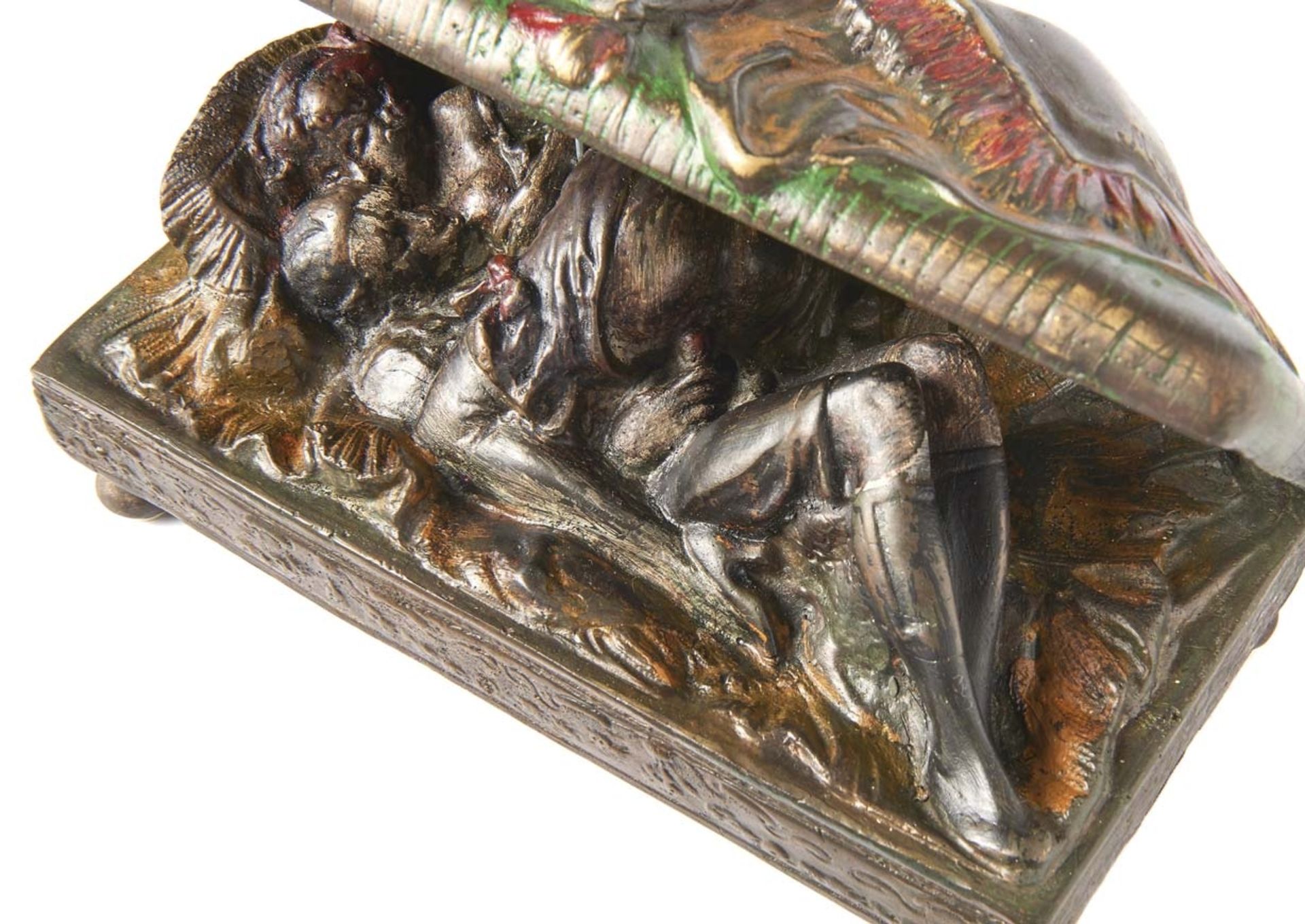 Erotische KleinplastikWiener Bronze, A. 20. Jh.Auf einem aufklappbaren Divan sitzender Affe, - Bild 2 aus 2
