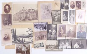 Kleine Sammlung von 28 FotografienDeutschland, Italien und Frankreich, 19. Jh.6 kleine Portraits (