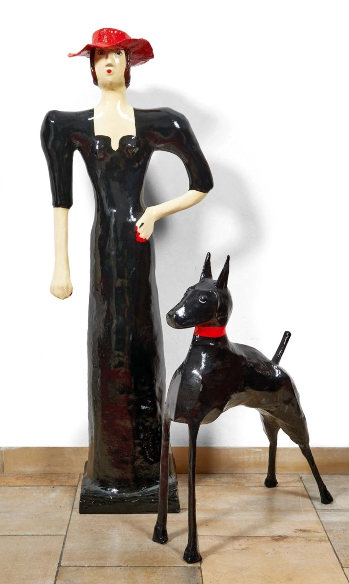 Brors, MonikaDame mit Hund(Bad Liebenwerda 1945 geboren) Junge Frau im bodenlangen, schwarzen