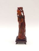 Okimono des Shou LaoJapan, 20. Jh.Standfigur des Gottes des langen Lebens in langem Gewand mit