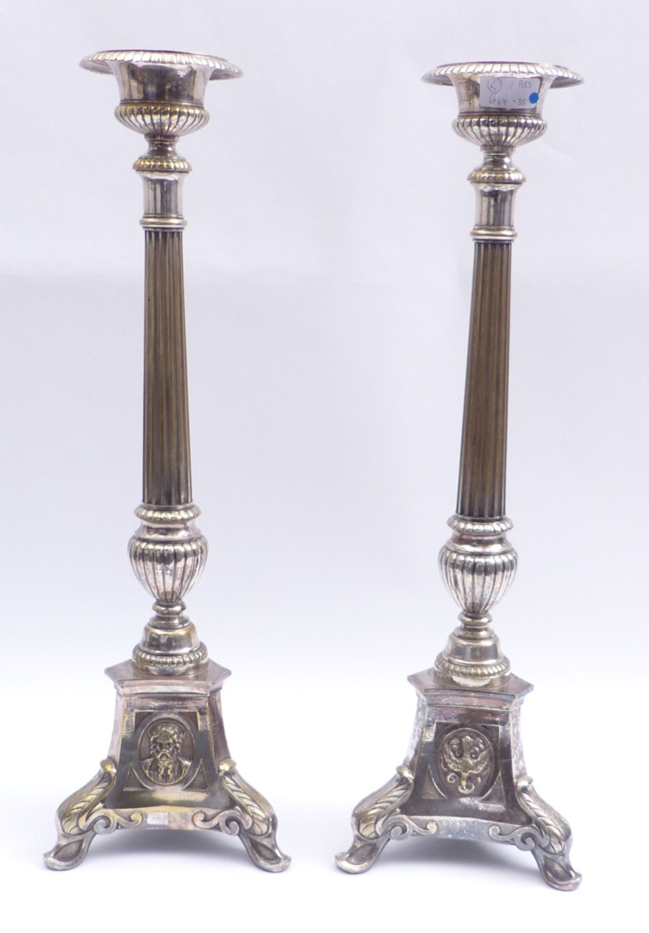 Paar AltarleuchterE. 18. Jh.Über ausgestellten Akanthusblattfüßen dreipassiger Sockel mit - Bild 4 aus 6