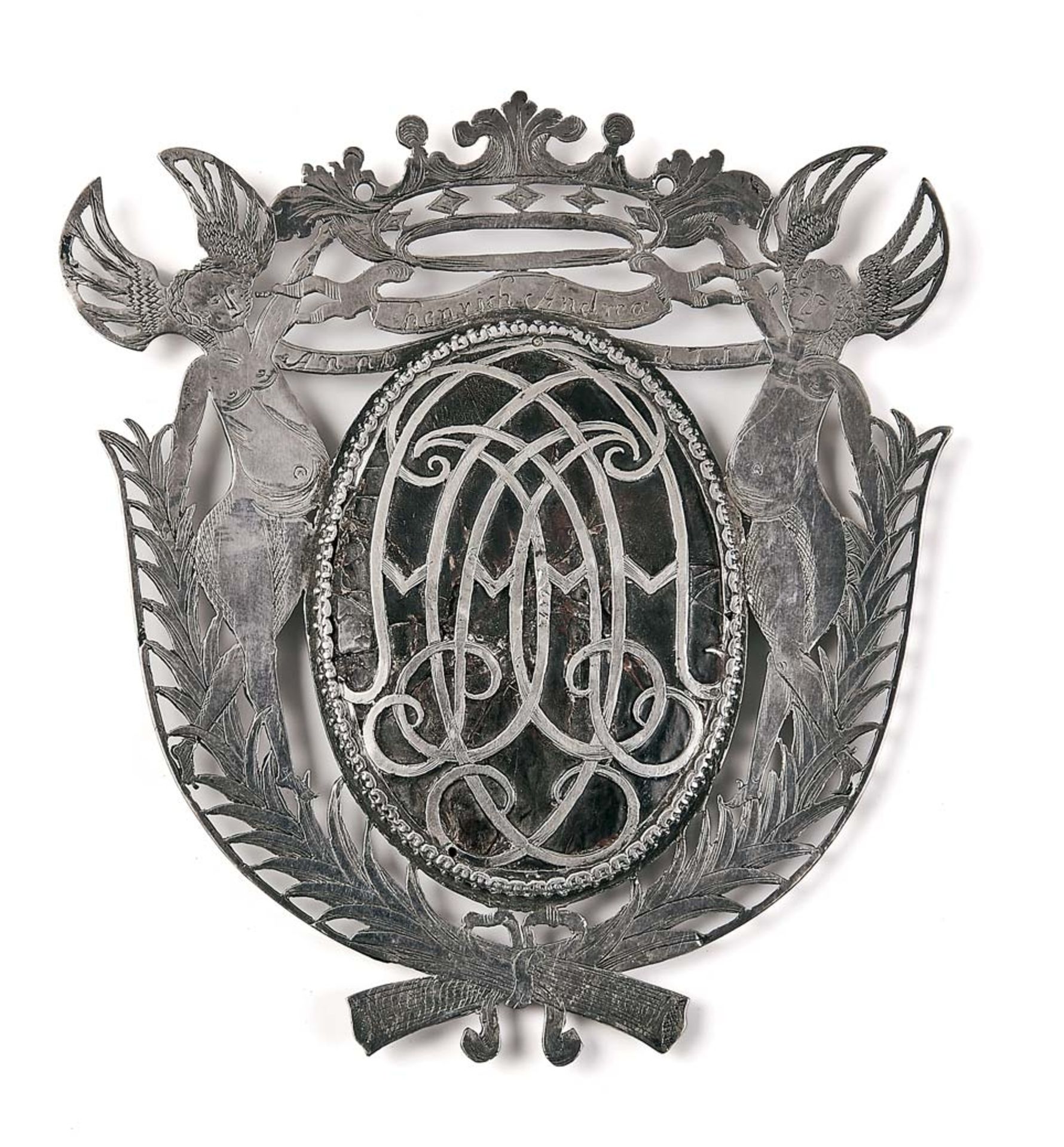 Heraldischer AnhängerBaltikum, wohl Mitau, 18. Jh.Hochovales Medaillon aus Schildpatt in dekorativer