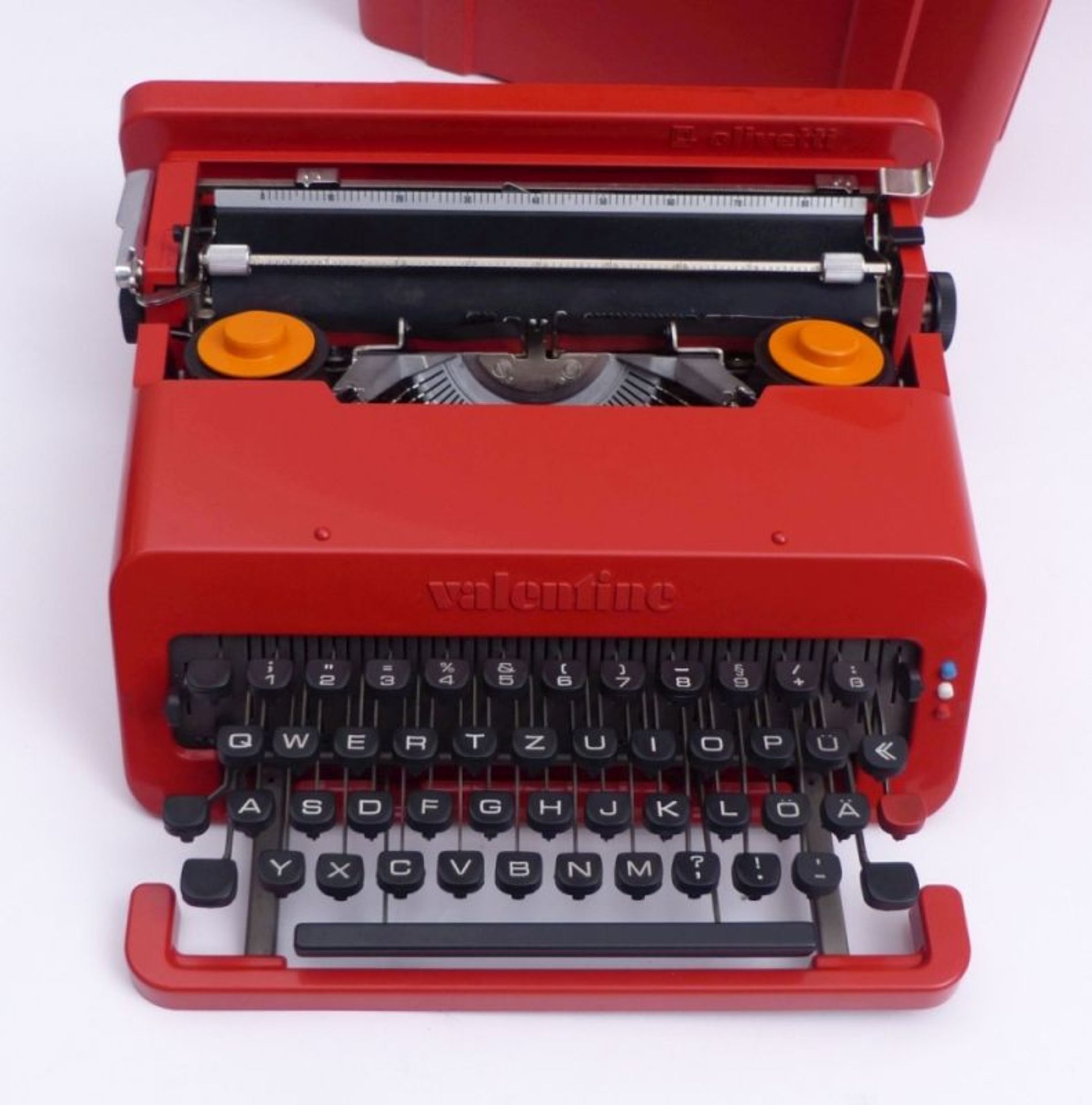 Olivetti-Reiseschreibmaschine "Valentine"Entwurf von Ettore SottsassHergestellt zwischen 1969- - Bild 4 aus 6