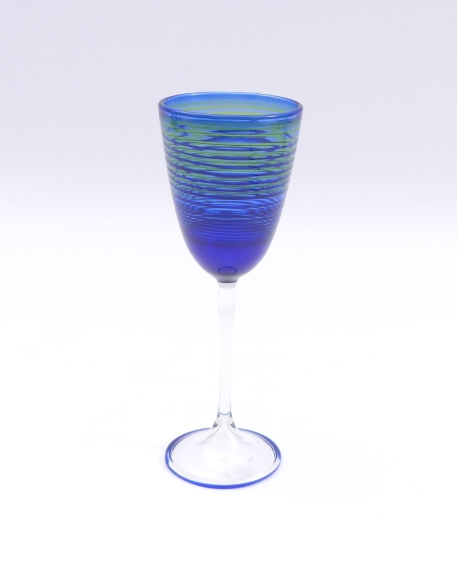 Trinkglas20. Jh.Gewölbter Scheibenfuß mit schlankem Schaft, kelchförmige Kuppa. Farbloses Glas