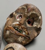 Tanzmaske der IbanBorneo, fr. 20. Jh.Holz, geschnitzt und bemalt. L. 35 cm.Ethnografische Kunst,