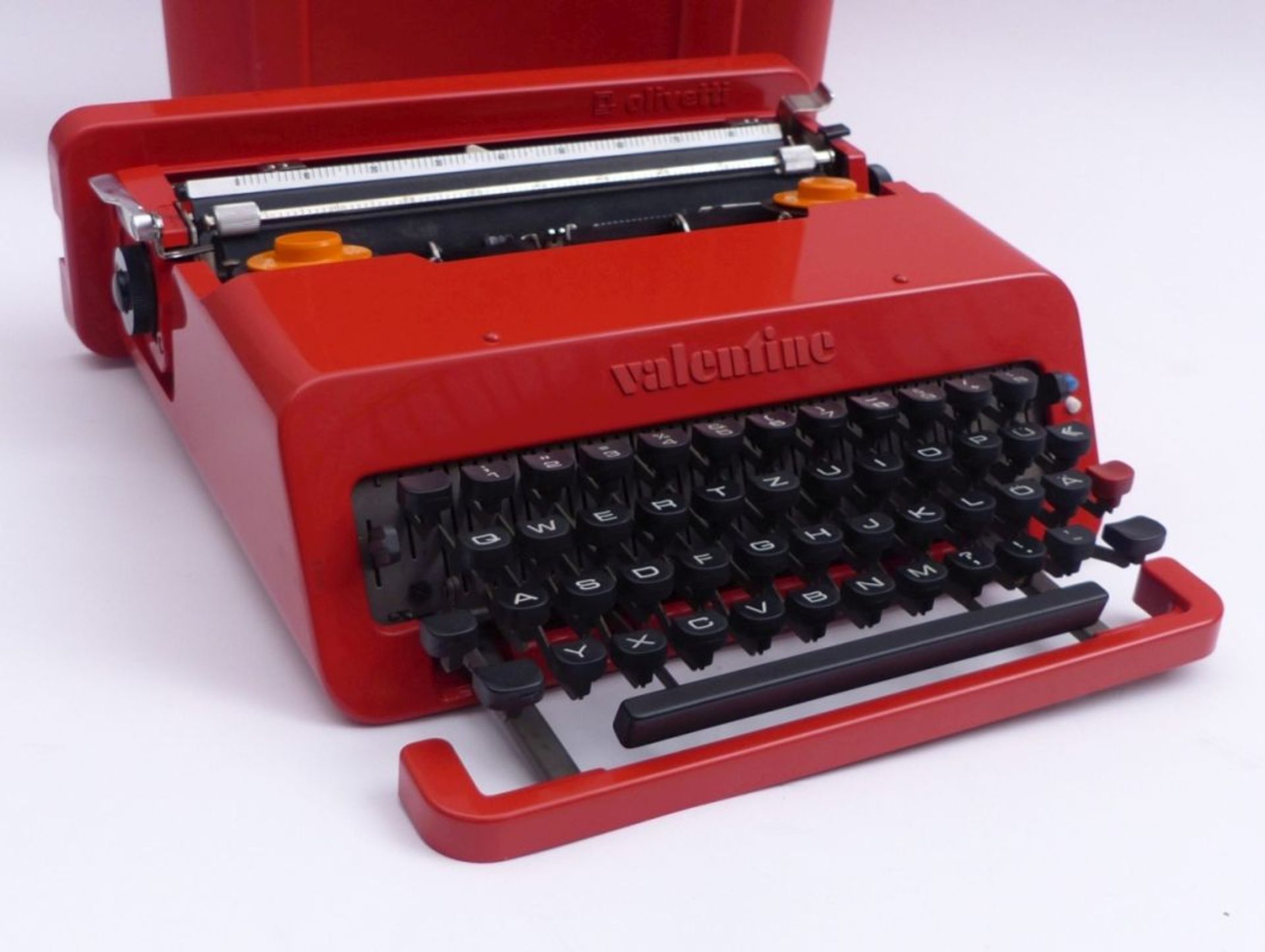 Olivetti-Reiseschreibmaschine "Valentine"Entwurf von Ettore SottsassHergestellt zwischen 1969-
