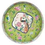 Runde Platte mit Vogel-Fels-DekorChina, Qing-Dynastie - 19. Jh.Flacher Spiegel mit schmalem, steil
