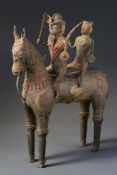 Pferd mit zwei ReiternIndien, 20. Jh.Bronze, teils goldfarben patiniert. H. 65 cm.Dieses Los wird in