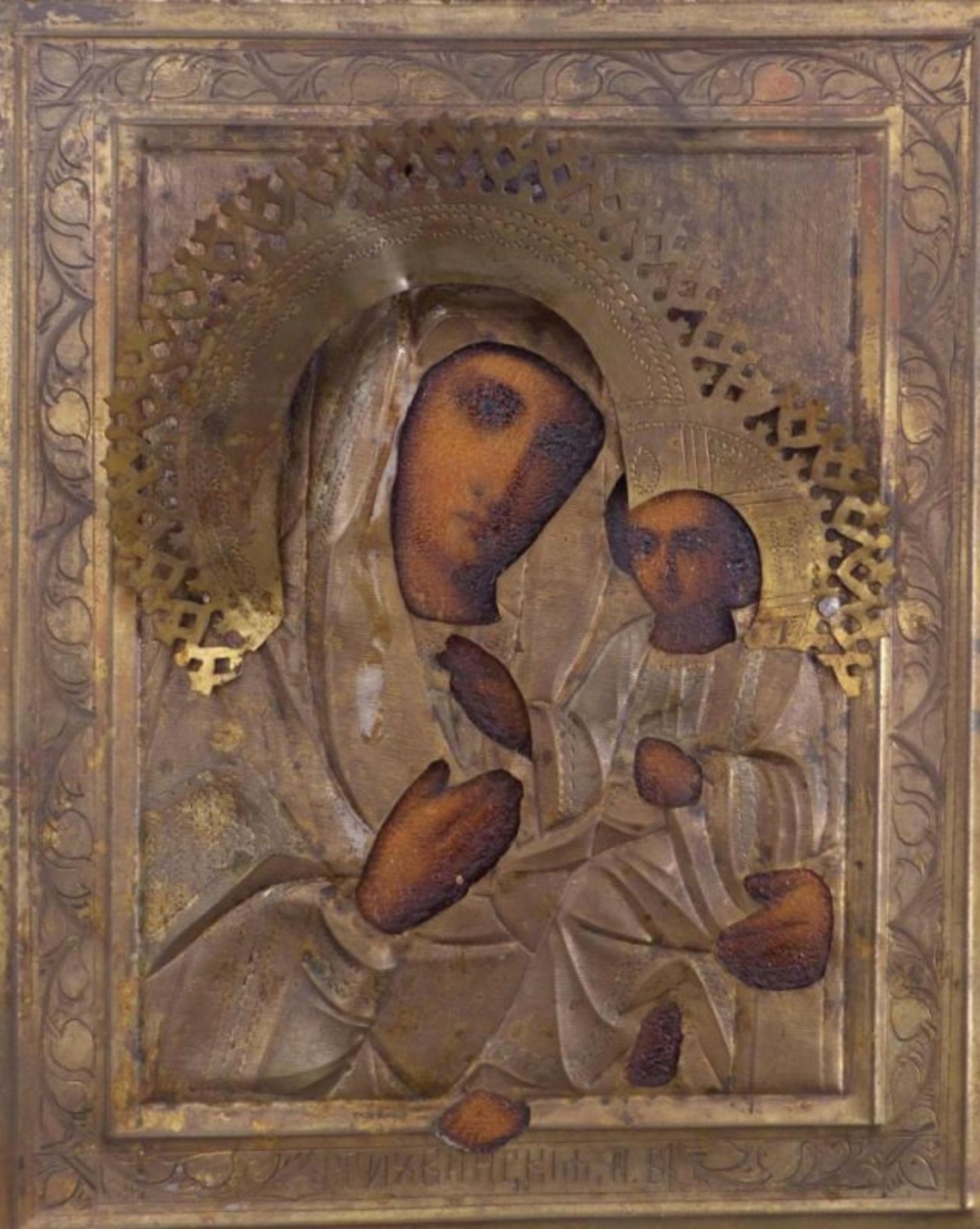 Gottesmutter von Tichwin mit OkladRussland, 19. Jh.Halbfigurige Darstellung der Madonna mit Kind.