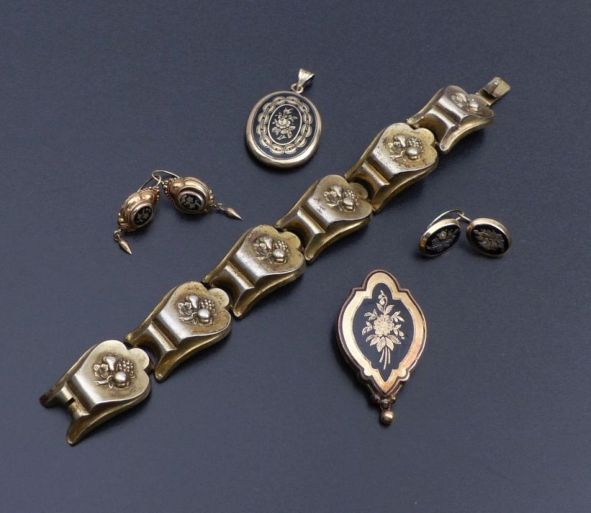 Kleine Sammlung Biedermeier-Schmuck