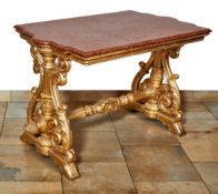 Prunkvoller Tisch im Neorenaissance-Stil