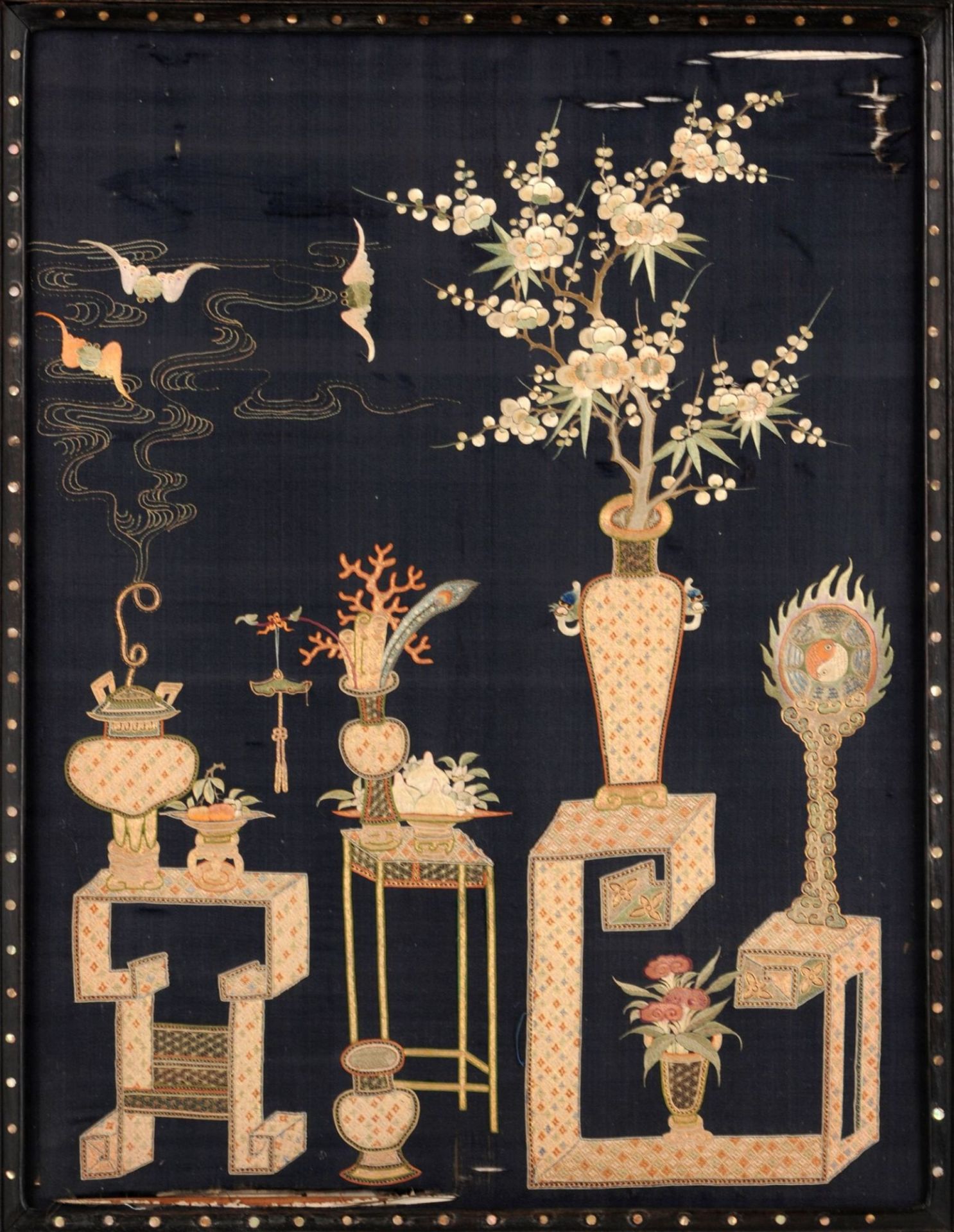 Tischparavent mit Perlmuttinkrustationen. China. Späte Qing-Dynasty, Mitte 19. Jh. - Bild 10 aus 13