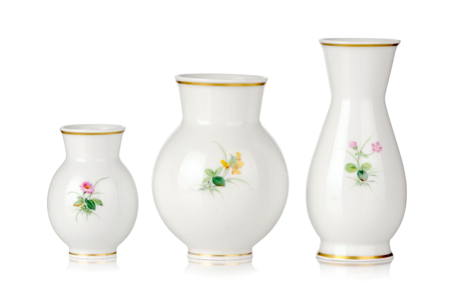 Drei kleine Vasen mit Wiesenblumenmalerei nach Arthur Findeisen. Emil Paul Börner für Meissen. Um - Image 3 of 3