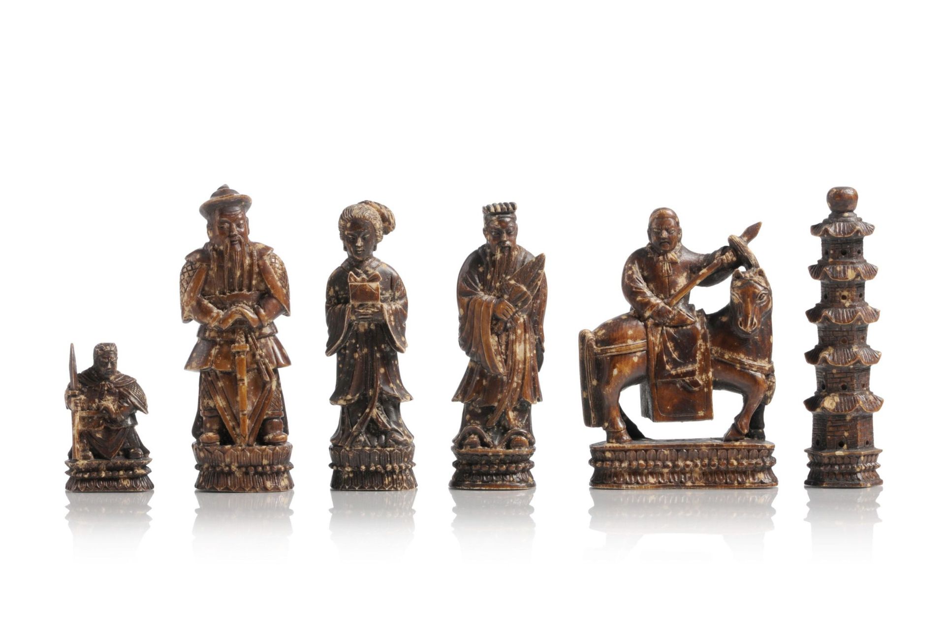 Schachspiel mit Elfenbeinfiguren. Peking, China. Wohl um 1900 1910. - Image 8 of 9