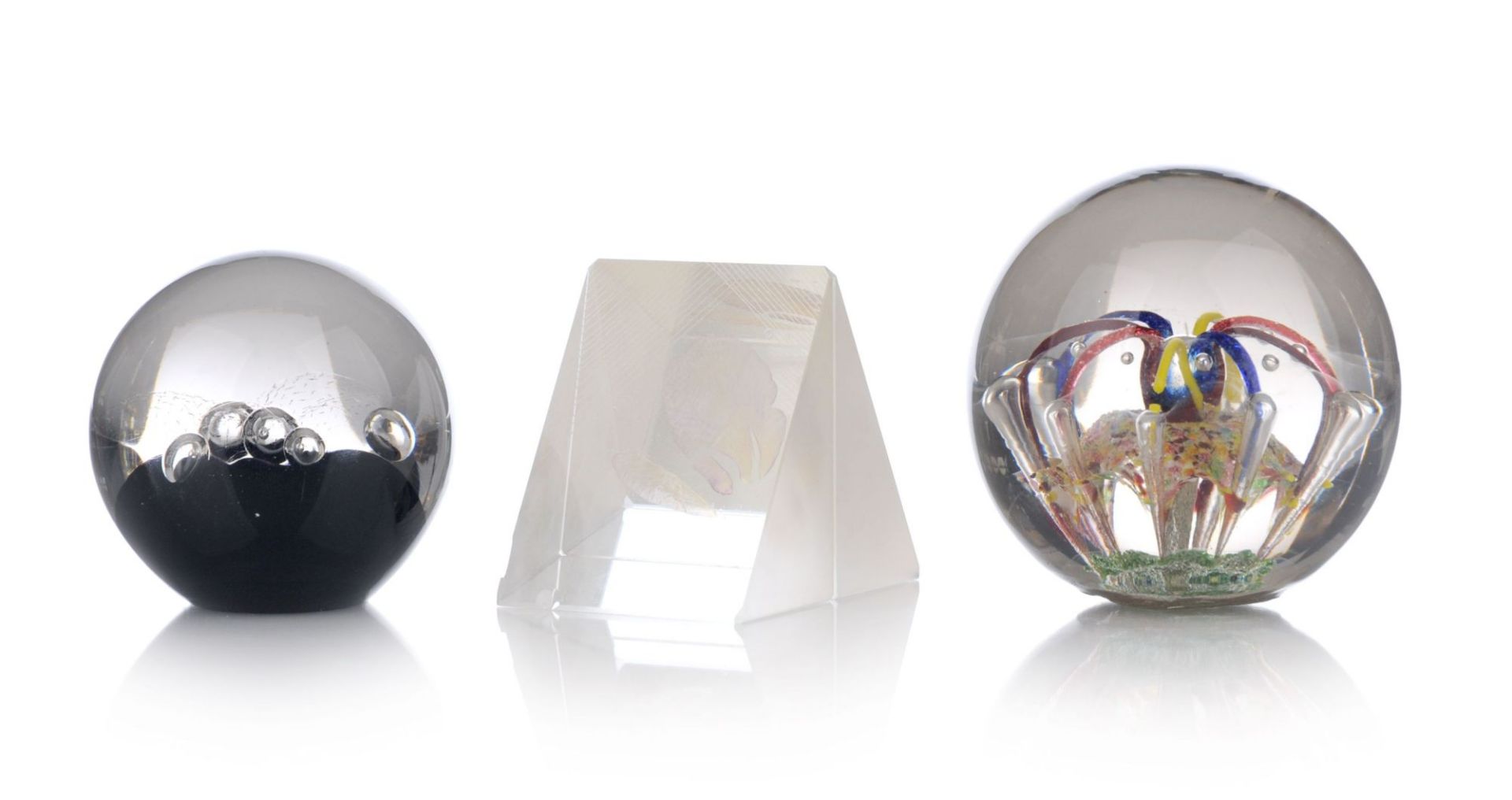 Neun Paperweights. Wohl Böhmen, Schlesien, Weißwasser und Lauscha. Wohl 19. Jh./20. Jh.