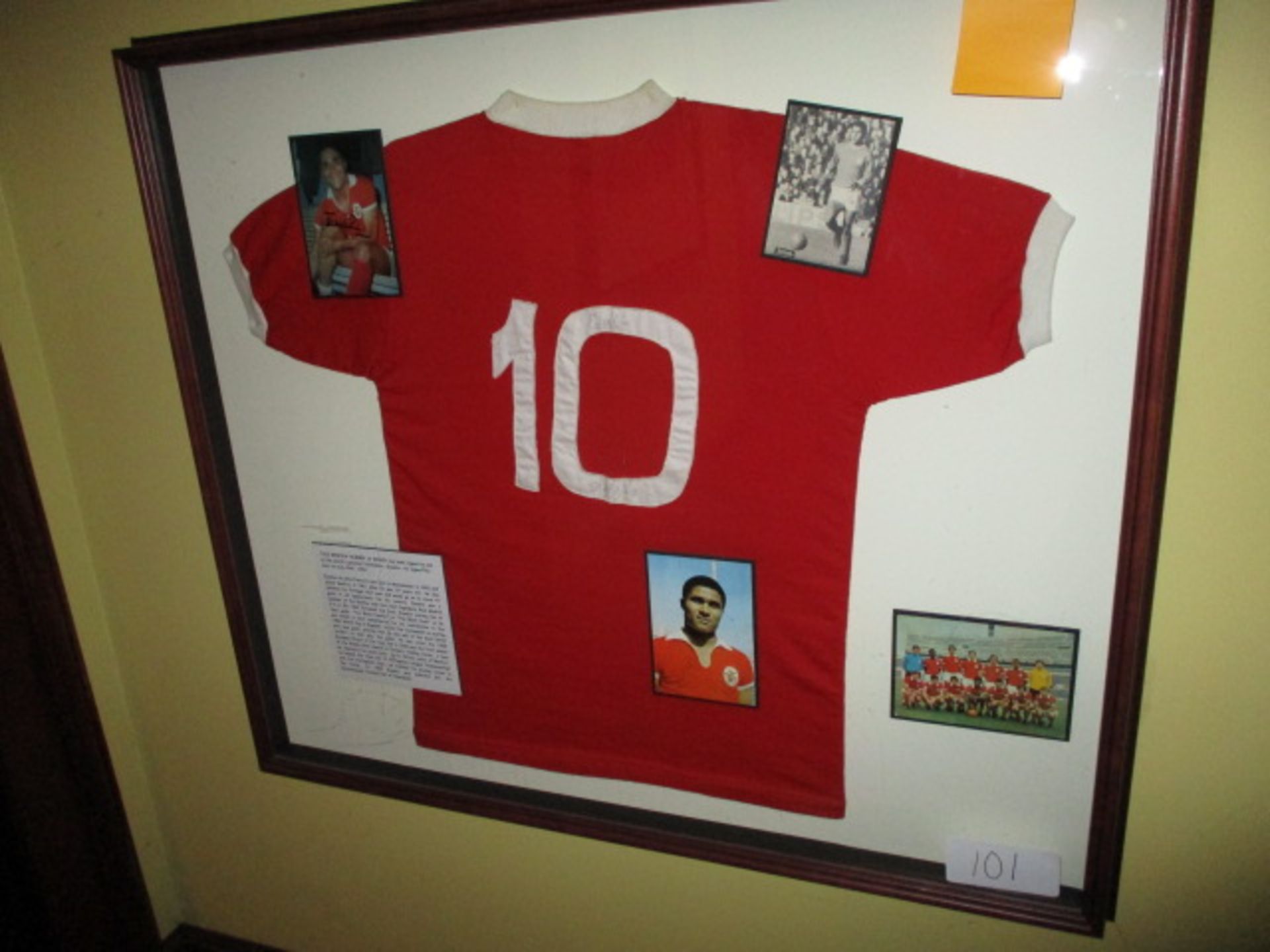 Eusebio: a red Benfica NO. 10 Shirt, signed and dated "EUSEBIO 28/7/69" , 38 in w x 33 in hgt