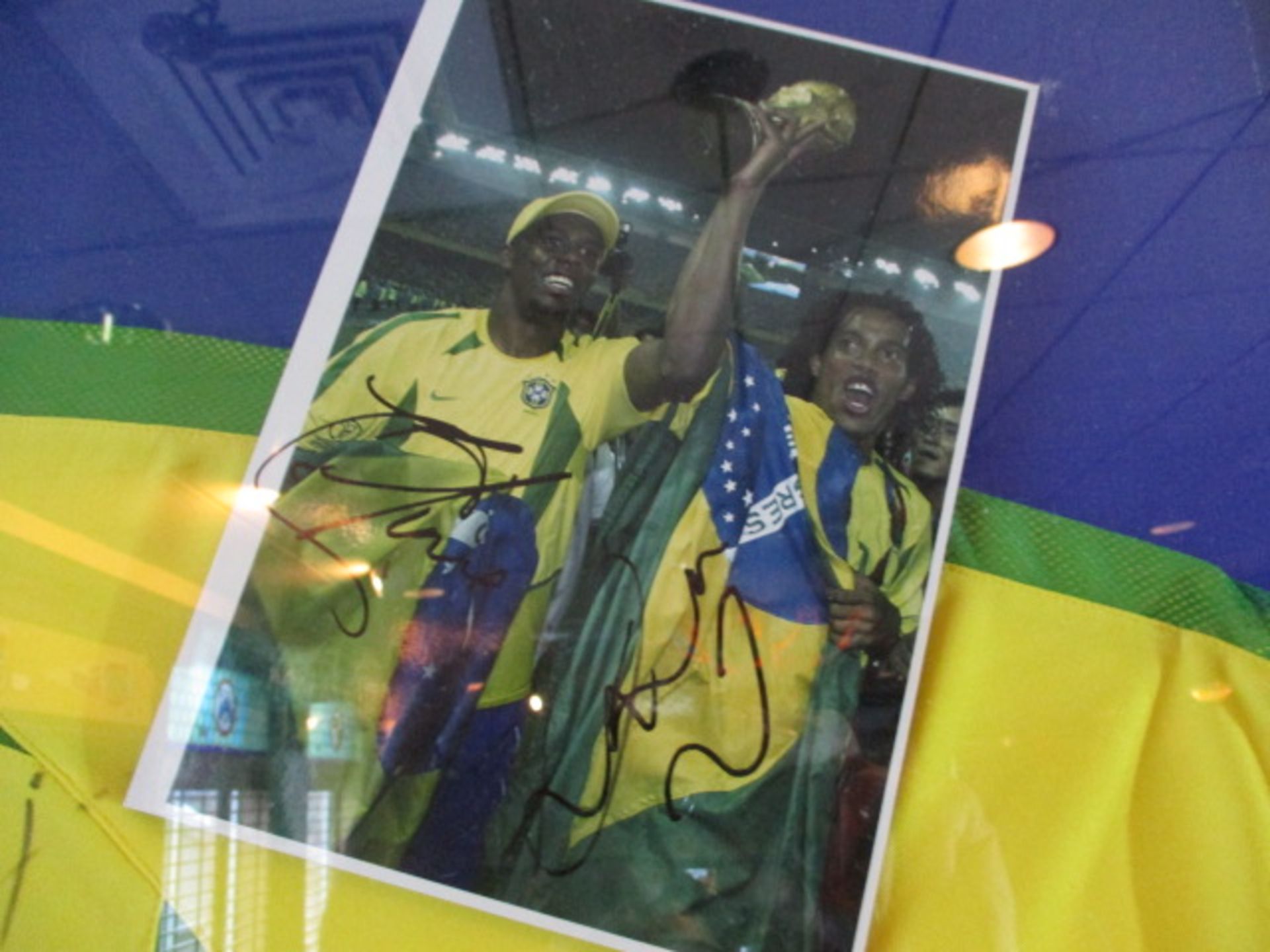 Brazil National team shirt, flag, team and individual photos signed by members of the 2002 World Cup - Image 8 of 8