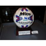Manchester United 1999 Treble Winners signed Mitre Ultimax footbal, including Beckham, Sheringham,