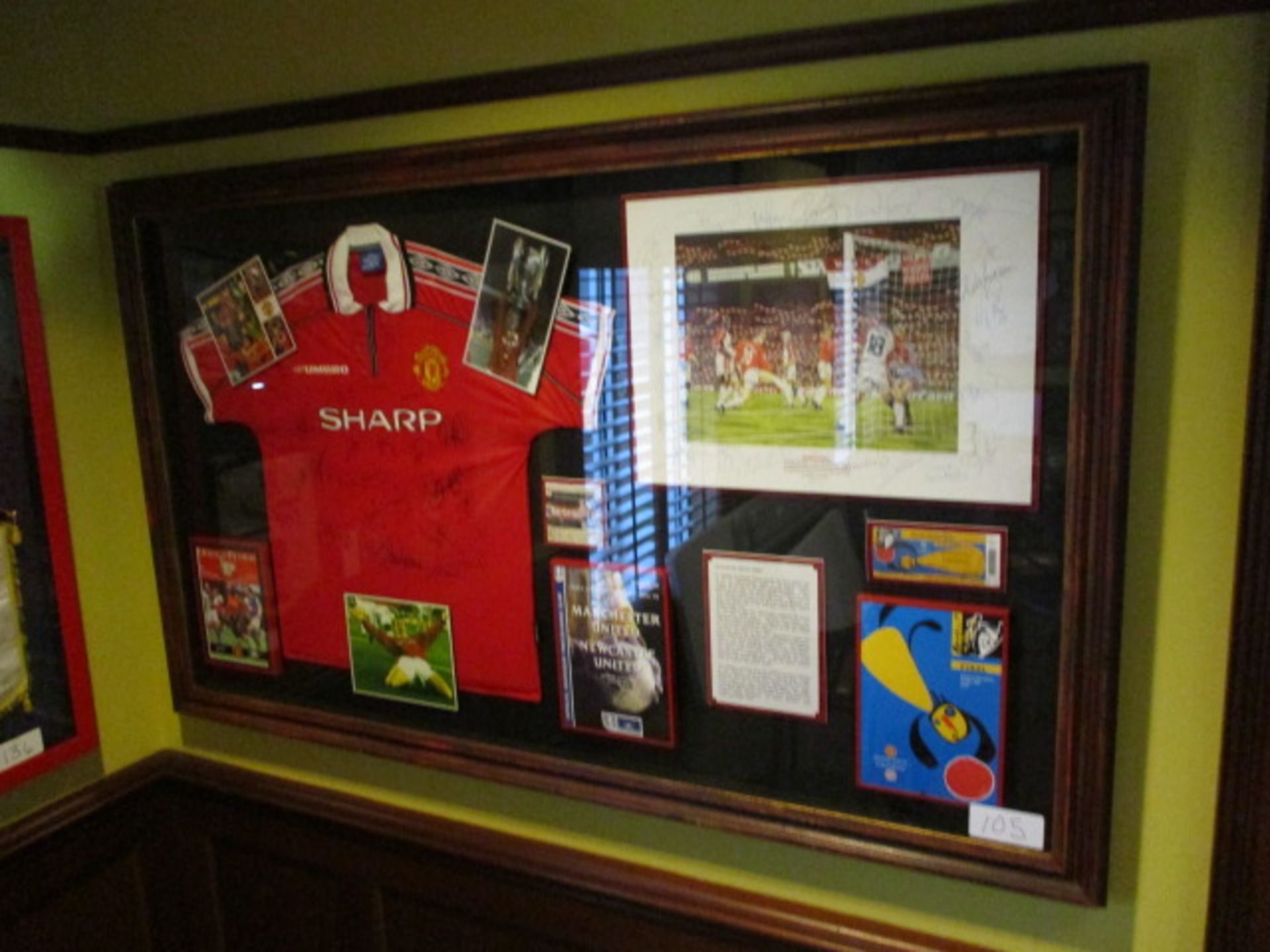 Manchester United treble winners, 1999 shirt and display, 72-1/2in w x 43-1/2in hgt red repilca - Image 3 of 4