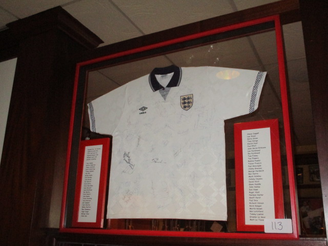 England number 10 shirt signed by numerous England players and managers -2 sided - 118 signatures in - Image 2 of 4