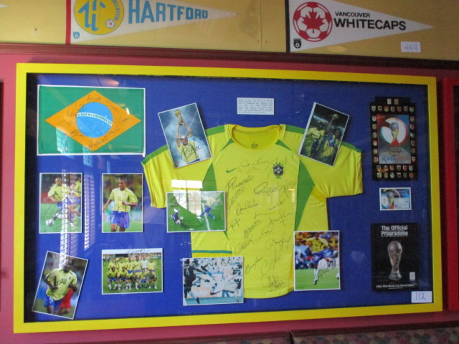 Brazil National team shirt, flag, team and individual photos signed by members of the 2002 World Cup - Image 2 of 8