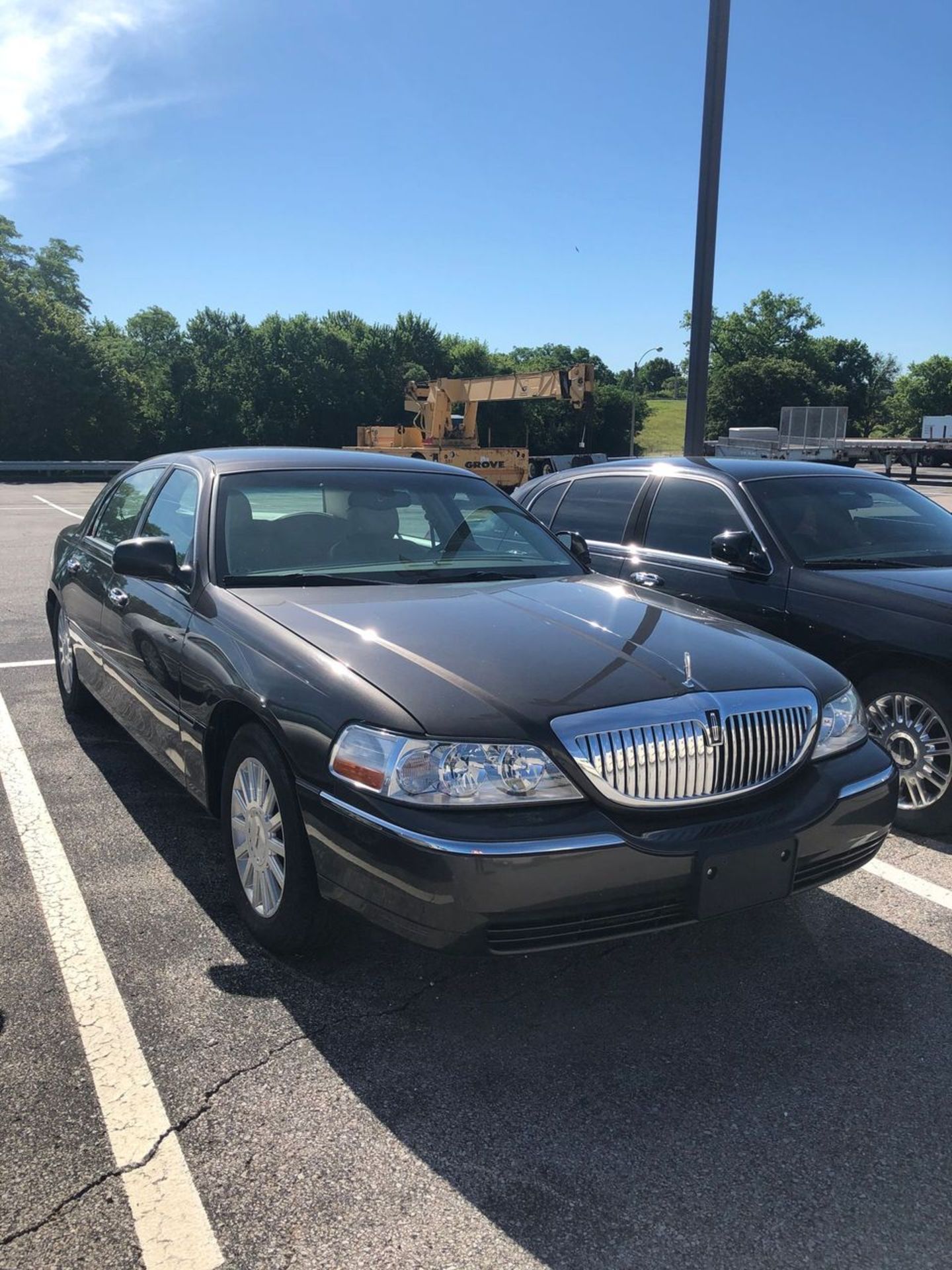 Lincoln Signature L Town Car, Miles = 70,912, Year 2005, Vin #MLNHM81W85Y624979