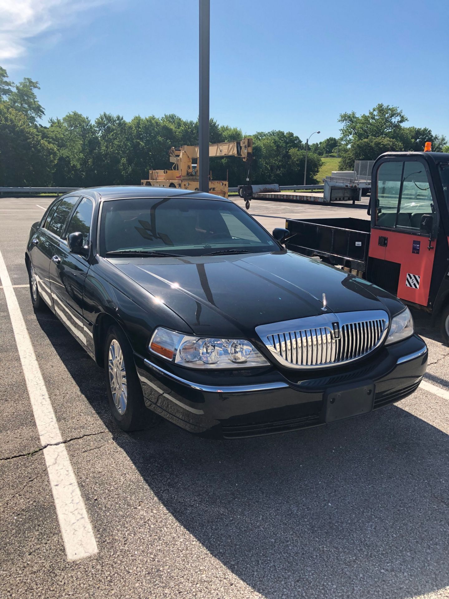 Lincoln Signature LTown Car, Miles = 64,480, Year 2011, Vin #2LNBL8FV3BX764684