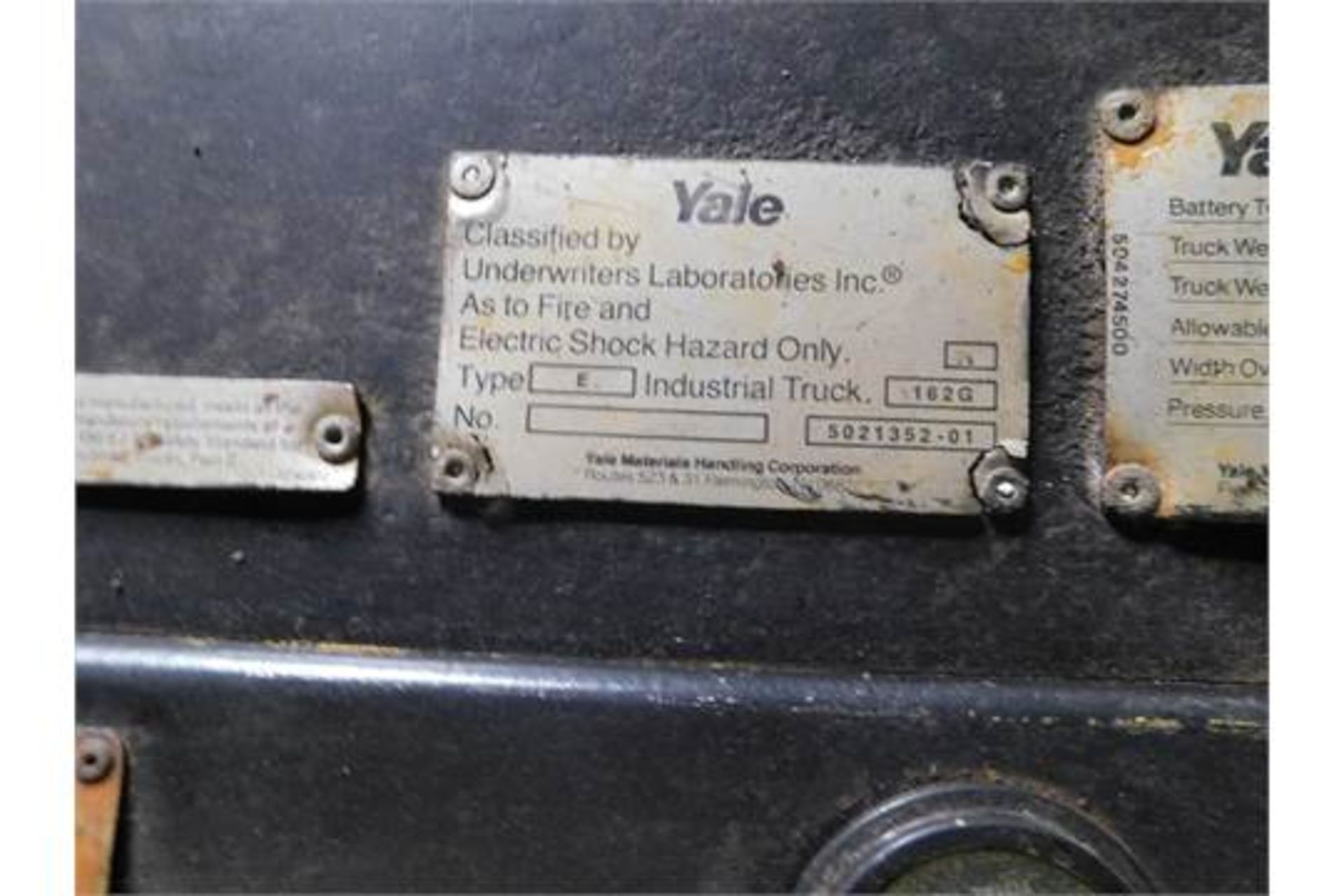 Yale Electric Pallet Jack, Model #MCW040LN24CS072, 510 Amps, 24 Volts, 3 ft. Forks, Serial #N539212 - Image 4 of 7