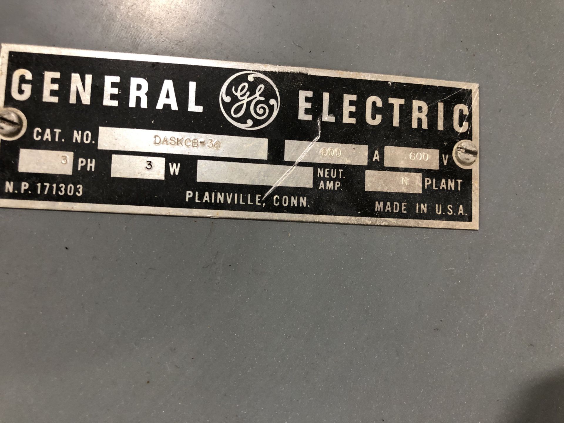 General Electric Bus Bar, 225 Amp, 600V, 3 Phase, 3 Wire, Approximately 100 ft, 10 ft long - Image 4 of 17