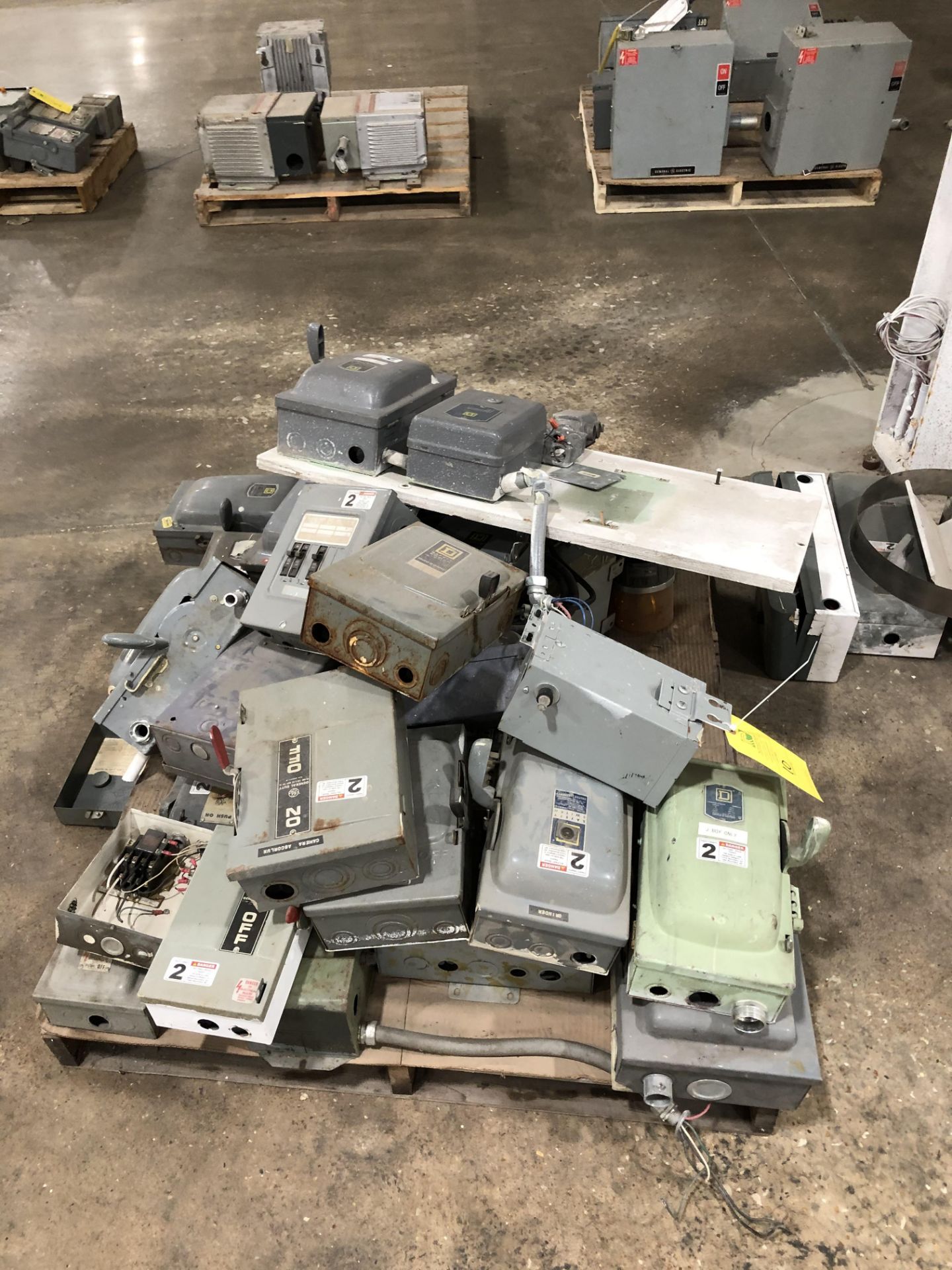 GE 60 and 30 Amp tap boxes 600/480/240V/3p/3w, Rigging/ Loading Fee: $25