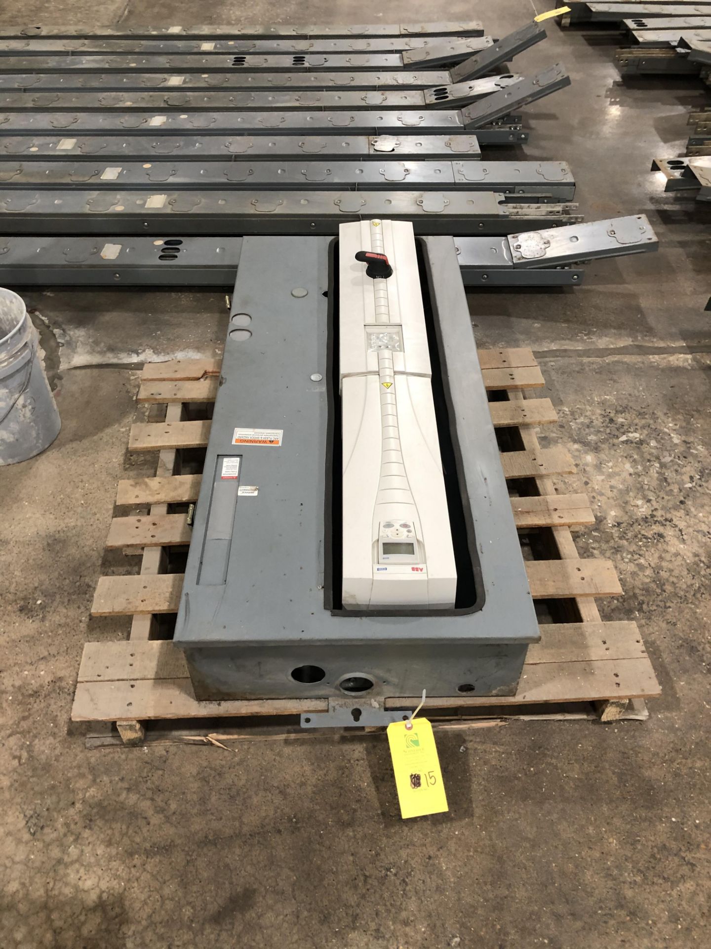 General Electric Bus Bar, 225 Amp, 600V, 3 Phase, 3 Wire, Approximately 100 ft, 10 ft long - Image 5 of 17