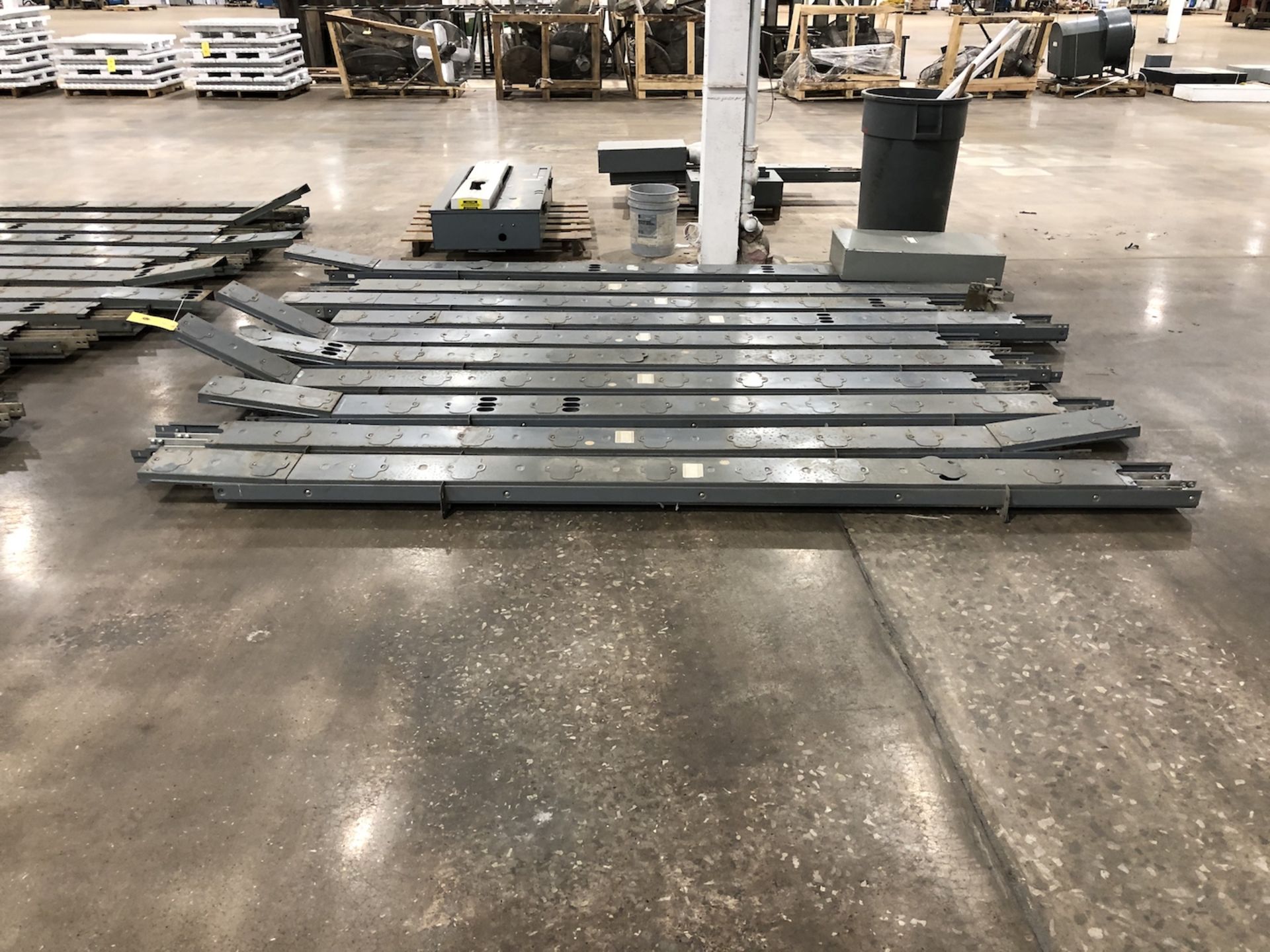 GE 600 AMp 600V/3p/3W Bus Bar, Approx 230 feet, Rigging/ Loading Fee: $50