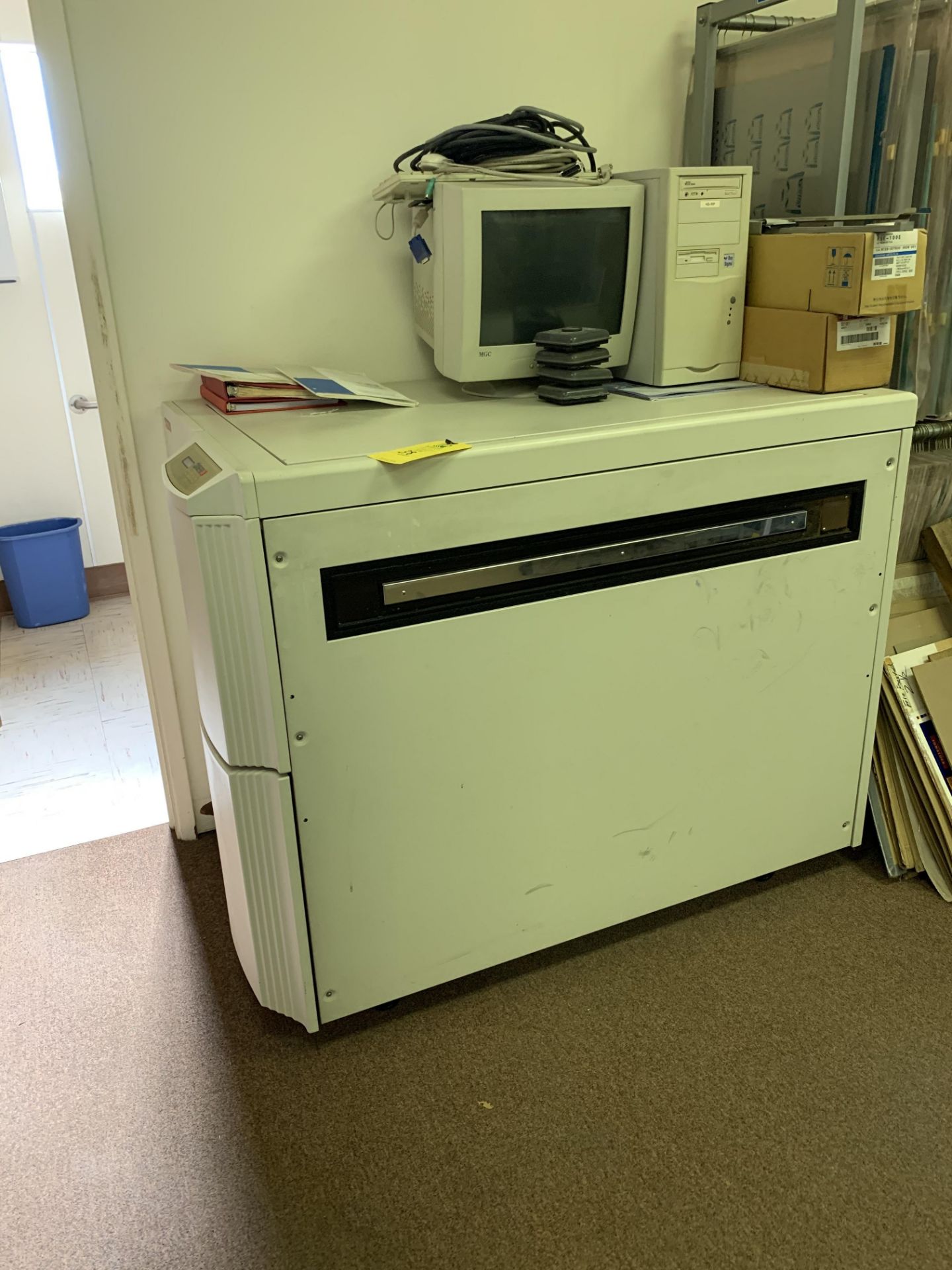 Screen DT-R3075 Drum Type Image setter with inline processor - Image 2 of 11