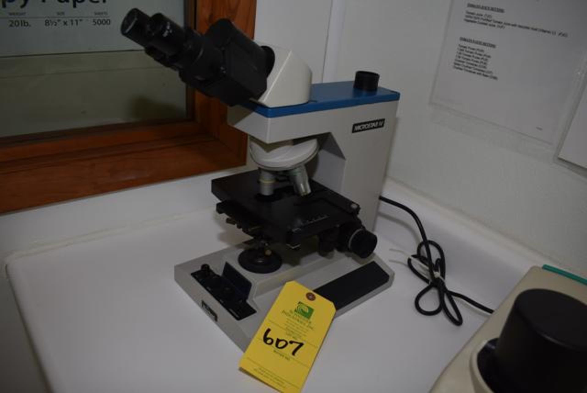 Reichart 410 Series Microscope S/N 13949-9, Loading Fee: $15