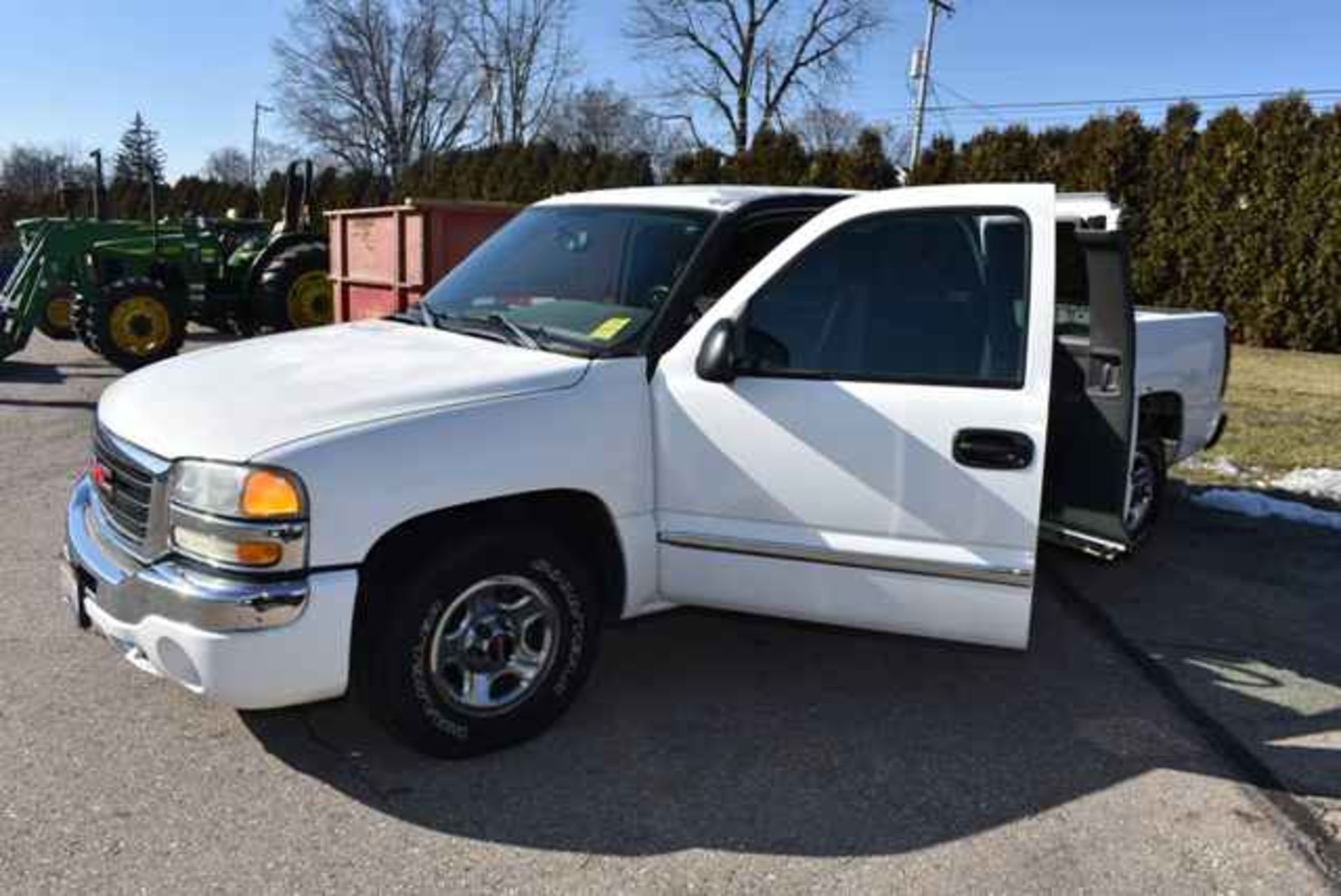 2004 GMC Sierra 1500 pickup truck, vin #2GTEC19V341243278, 5.3 V-8, 107,738 miles, Loading Fee: $50 - Image 5 of 5